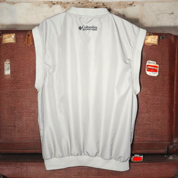 COLUMBIA Cream Colored Lightweight Vest- Large - Picture 3 of 3